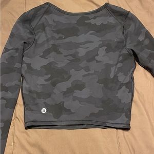 Lulu lemon size 6 long sleeve crop